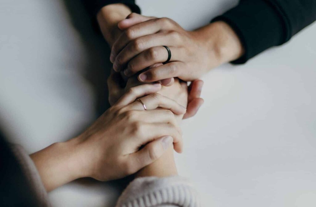 hold hand